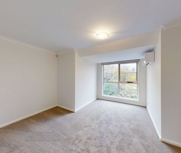 Your Royal Parade Townhouse Awaits – Fresh, Bright & Beautiful - Photo 3