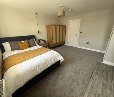 1 bedroom in a house share to rent - Photo 2