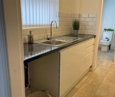 2 Bed Terraced House, Bowles Street, L20 - Photo 4