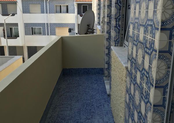 Apartamento T3 Praia da Barra, com cozinha equipada e parcialmente mobilado. Visite!