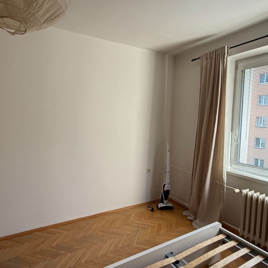 Pronájem bytu 1+1 • 36 m² bez realitkyNa Vrcholu, Praha - Žižkov - Photo 1