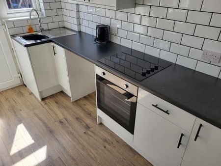 3 bedroom semi-detached house to rent - Photo 5