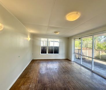 Renovated 3 bedroom home - Photo 2