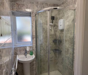 Chairborough Road, High Wycombe - Photo 2