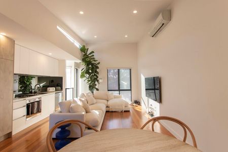 Townhouse in the Heart of Brunswick West - Photo 2