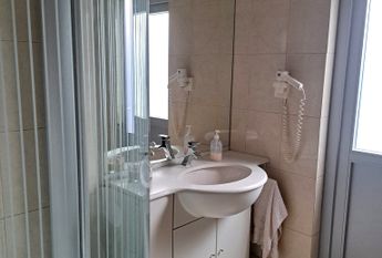 Apartamento T3 com sótão, mobilado e equipado, no Bairro do Liceu!