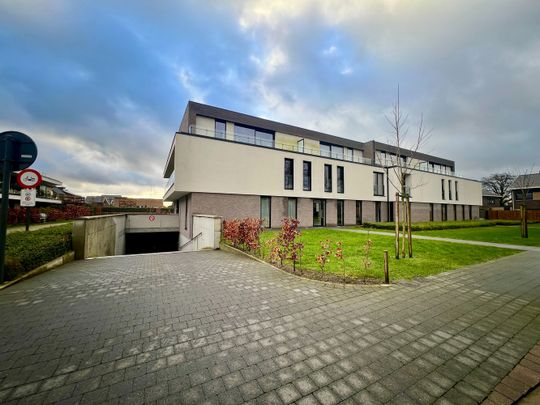 Nieuwbouwappartement met drie slaapkamers en gezellig terras vlakbij het centrum van Lanaken! - Photo 1