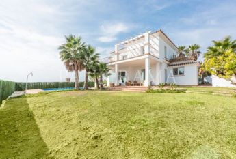 Lovely Andalusian style villa with modern furniture near Sotogrande