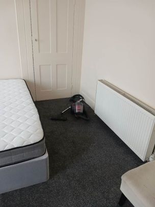 Room in a Shared House, Grove Road Acton, W3 - Photo 1