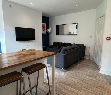 8 Bed Terraced House, Headingley Mount, LS6 - Photo 2