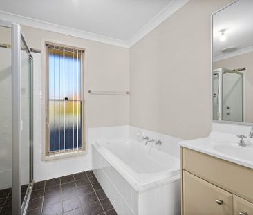 Spacious Living - Photo 5