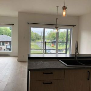 Appartement 4 1\2 Rez-de-chaussée - Photo 2