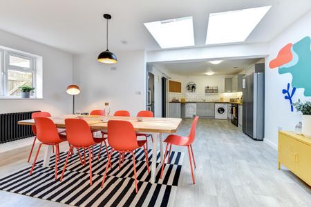 1 bedroom in a house share to rent - Photo 2