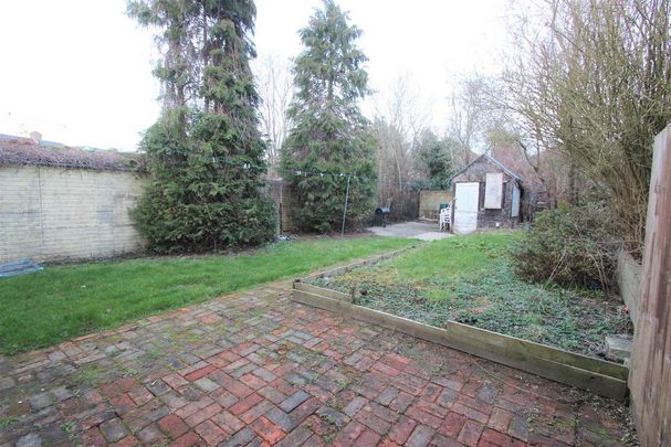 1 bedroom in a house share to rent - Photo 1