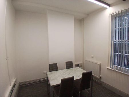 3 bedroom apartment to rent - Photo 2