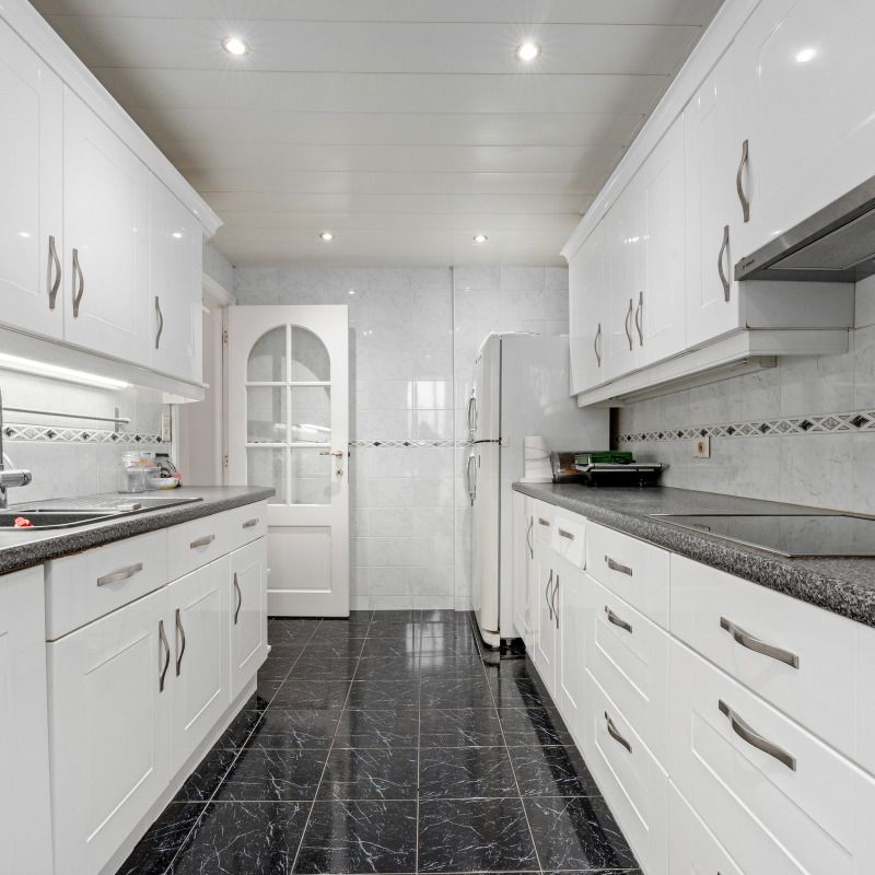 Bemeubeld appartement met 3-4 slaapkamers te huur Antwerpen - Photo 1