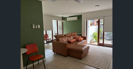 Recently renovated, tranquil inner city living - Photo 5