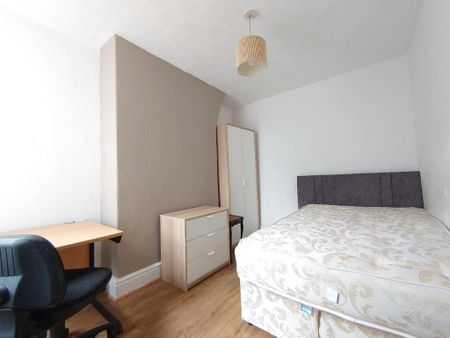 3 bedroom terraced house to rent - Photo 5