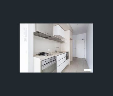 Stylish Windsor Living in a Prime High Street Location - Photo 3