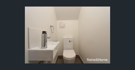 WALK TO CBD- Available 14.4.2026- 6 Month lease only!!!! - Photo 4