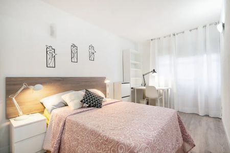 Calle Matilde Hernández, Madrid, Community of Madrid 28019 - Photo 2