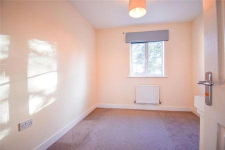 4 bedroom detached house to rent - Photo 2