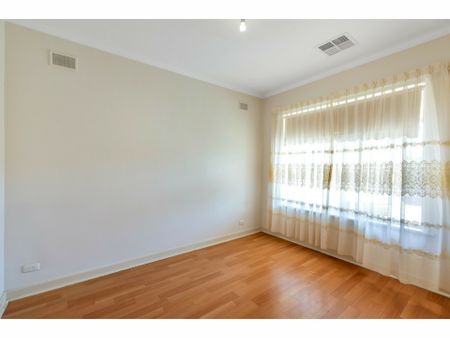 57 Cresdee Road, CAMPBELLTOWN - Photo 2