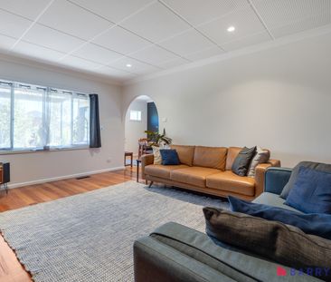 Modern three-bedroom home! - Photo 2