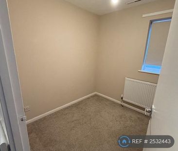 2 bedroom end of terrace house to rent - Photo 2