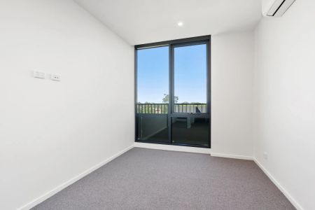 Superb, light filled 2 bedroom residence! - Photo 4