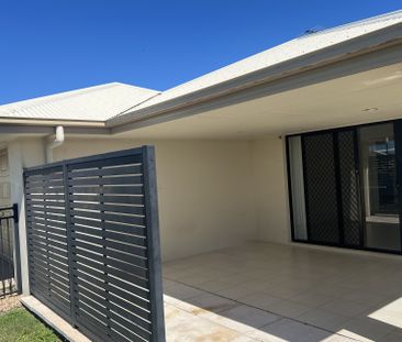 MODERN HOME NESTLED IN A QUIET SPOT AT THE END OF A CUL DE SAC - Photo 5
