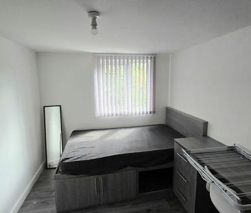 9 bedroom semi-detached house to rent - Photo 5