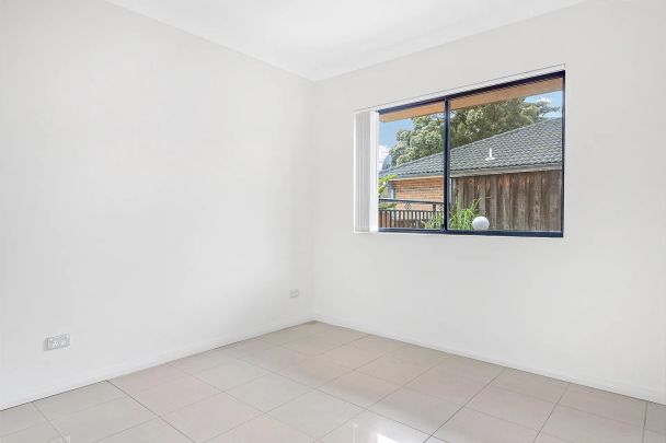 Beautifully Presented Apartment In Blue Ribbon Location - Photo 1