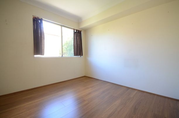 2 Bedroom Unit Convenient to Everything&excl;&excl; - Photo 1