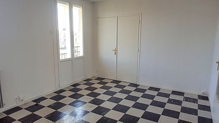 Location Appartement 4 pièces 70m² ROANNE 42300 - Photo 2