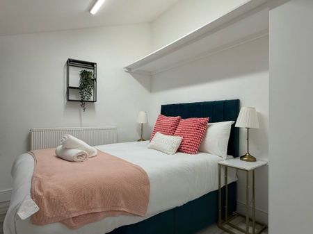 Studio Flat, Pembroke Road, W8 - Photo 3