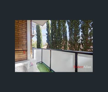 Well Back from Main Road - No Traffic Noise - One Bedroom-Aircon - Photo 3