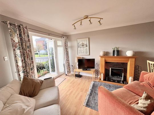 2 bedroom ground floor flat to rent - Photo 1