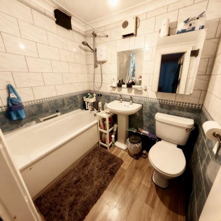 2 bedroom flat to rent - Photo 5