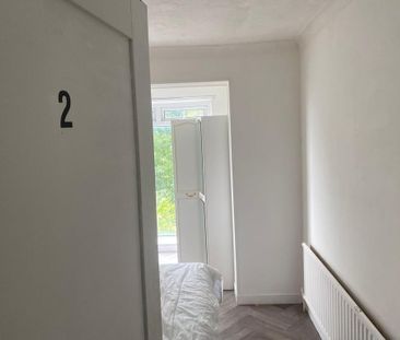 4 bedroom flat share to rent - Photo 4