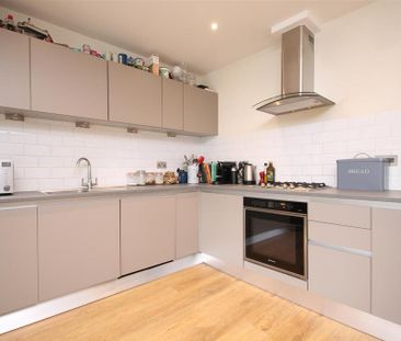 3 bedroom semi-detached house to rent - Photo 6