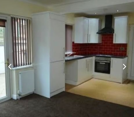 3 Bed - 390 Burley Road, Kirkstall, Leeds - LS4 2SN - Student - Photo 1