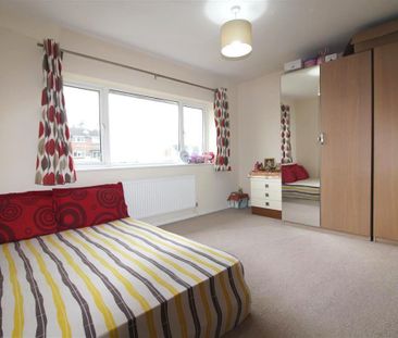 St Chads Road, Maidenhead - Photo 2