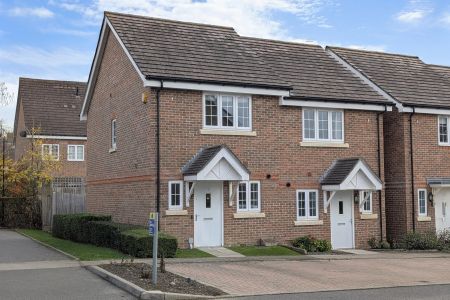 Shetland Close, Woking, Surrey, GU21 - Photo 2