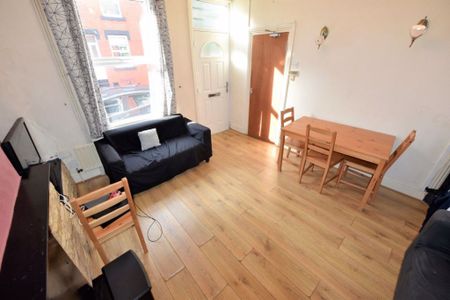 2 bedroom House in Hyde Park, Leeds - Photo 5