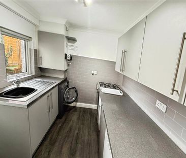 2 bedroom end of terrace house to rent - Photo 4