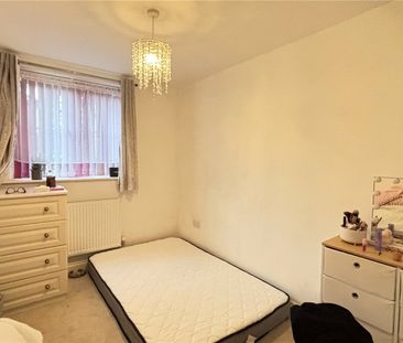 Somerset Road, Farnborough, Hampshire, GU14 - Photo 1