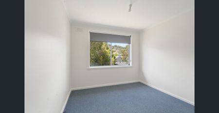 Pet Friendly Family Home - Photo 3