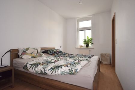 2-Raum • Einbauküche • Gartenmitbenutzung • Laminat • ruhige Lage • Altendorf • mal anschauen? - Photo 2