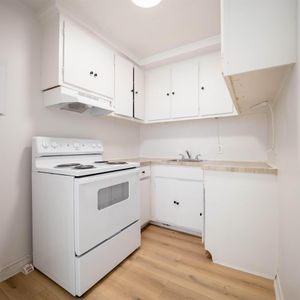 Montréal – 1 MOIS GRATUIT – 3 1/2 et 4 1/2 Côte-des-Neiges Frigo, poêle inclus - Photo 2